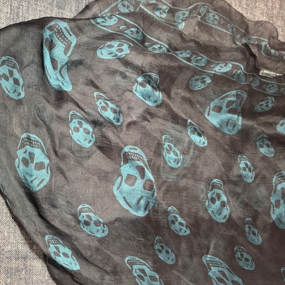 Alexander McQueen Navy Silk Sheer Skulls Scarf Wrap Shawl 40" x 48" - Picture 3 of 3